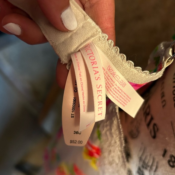 Victoria’s Secret Bright Flowered Nighty w/ Lace Trim - Picture 4 of 4